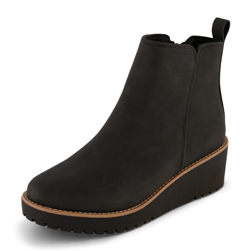 SALE!! Cushionaire Ileana black slip on ankle boots, Size 8.5W